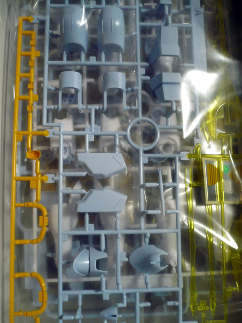gundam-hg-misssazabi02.jpg