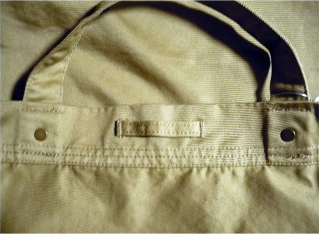 right-on-bag-chino07.jpg